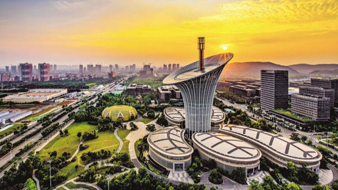 湖北武汉：中国地理中心，该如何走向世界？【自贸区10周年·全国寻访⑥】-第1张图片-平心在线